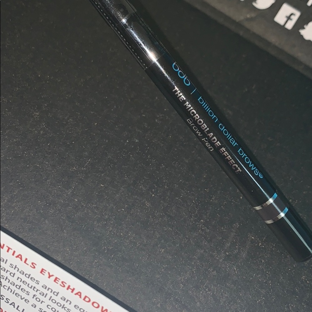 Brow pen